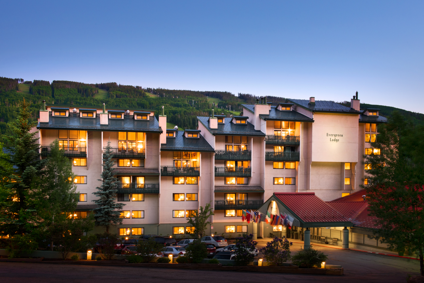 Evergreen Lodge with Mountain View (1)